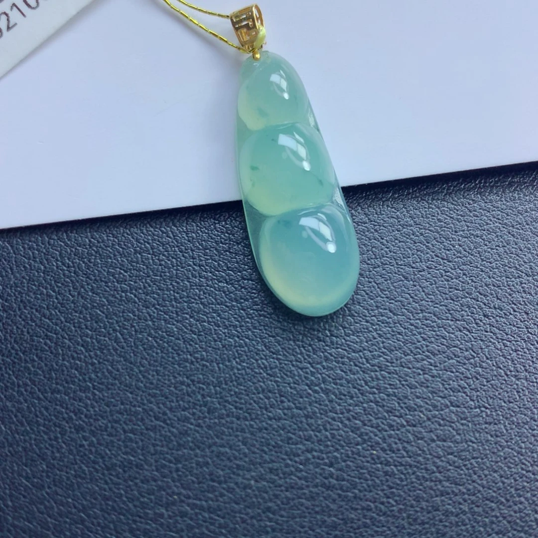 翡翠颈饰未镶嵌福豆