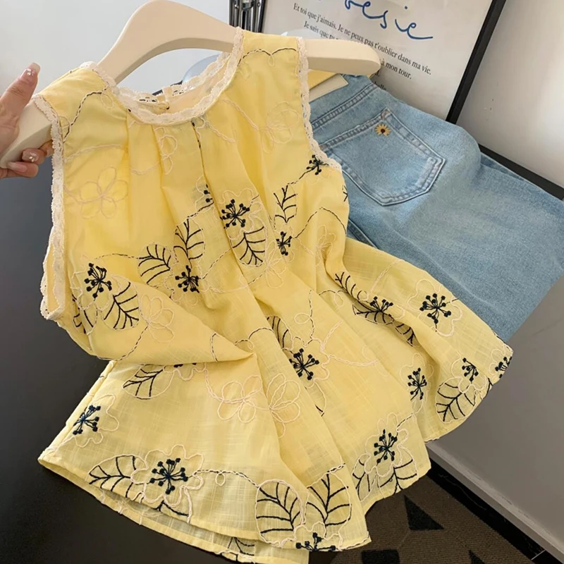 黄色显瘦花边刺绣吊带背心女外穿夏季多巴胺宽松显瘦无袖坎肩上衣