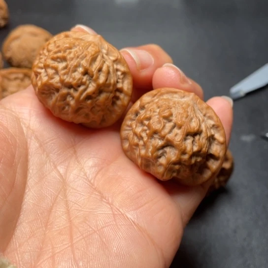 【闪购商品】把件文玩核桃瓷娃娃………