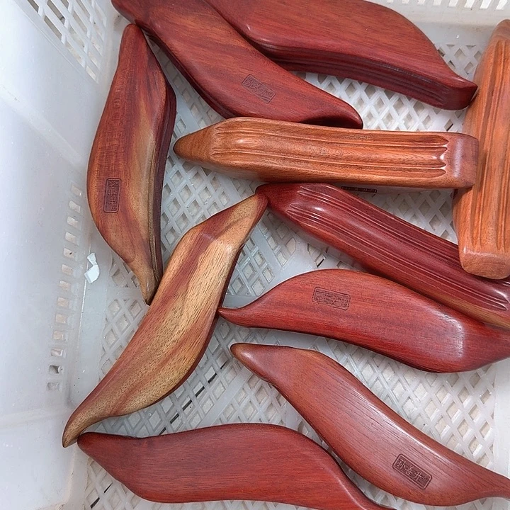 红檀木小海豚瑕疵