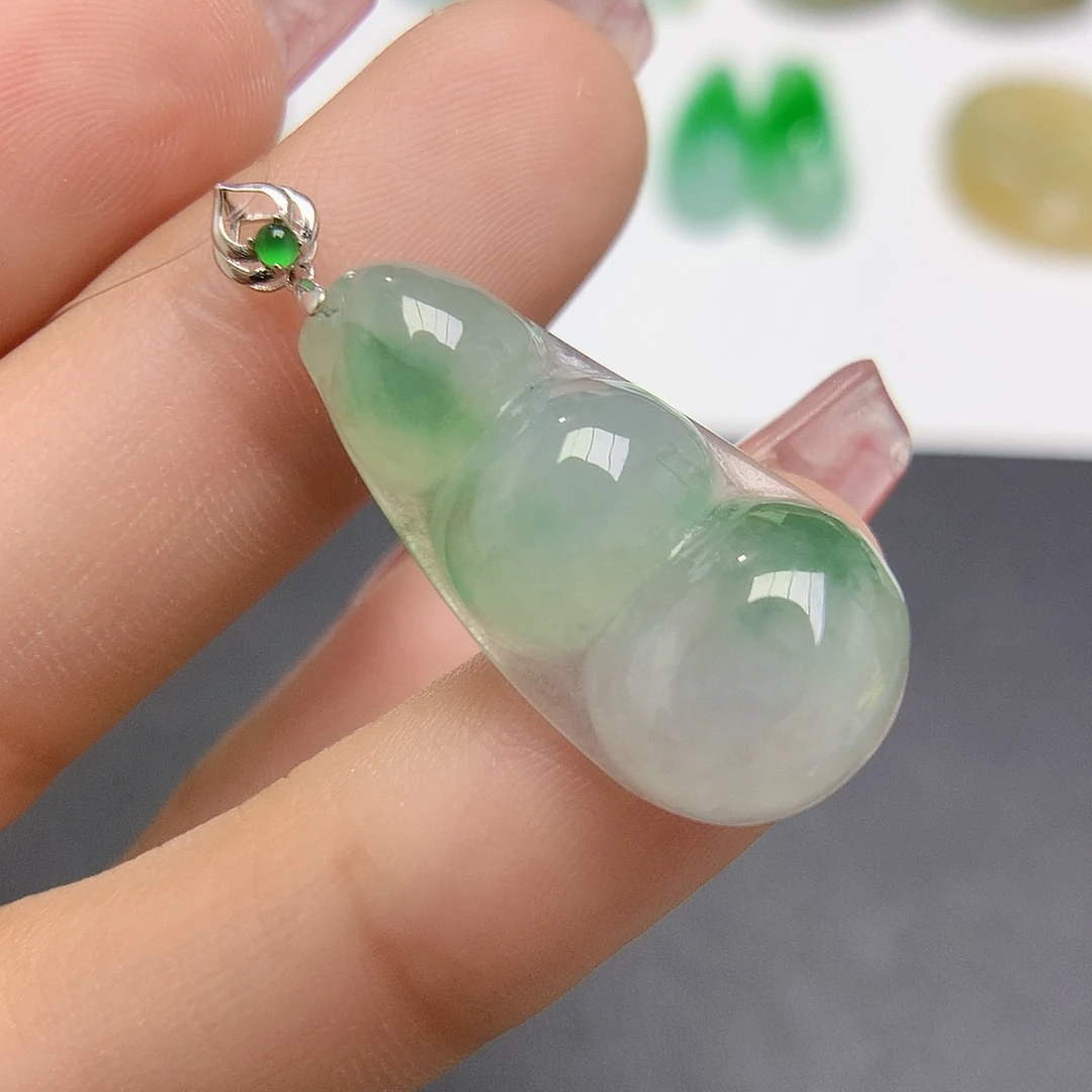 翡翠颈饰18K金镶嵌福豆