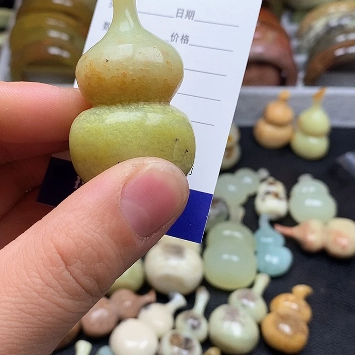 蛇纹石玉颈饰未镶嵌枫*丰