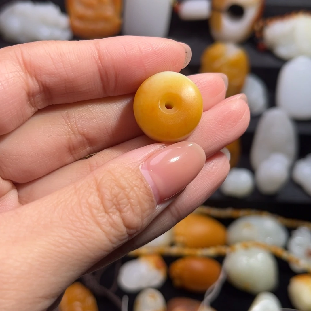 和田玉颈饰未镶嵌?****客
