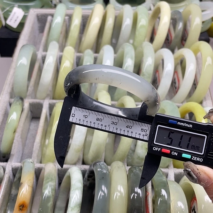 蛇纹石玉未镶嵌手镯330