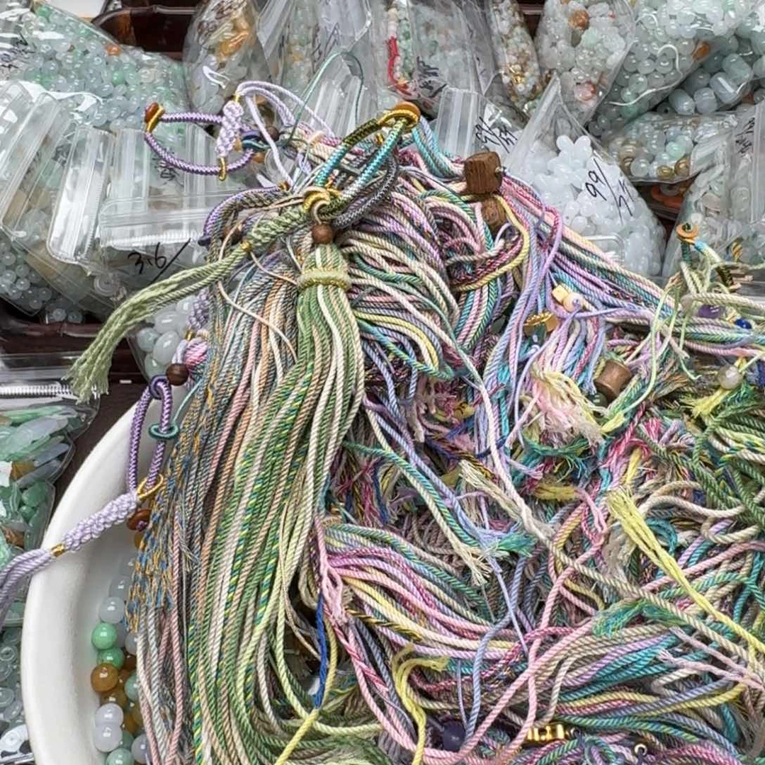 翡翠挂件未镶嵌圆珠