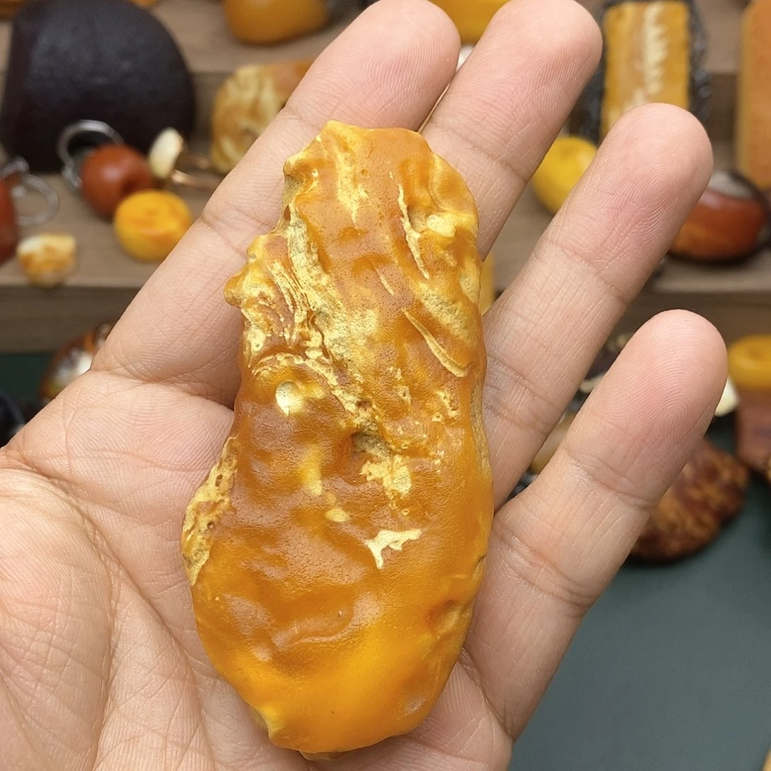 琥珀颈饰未镶嵌狮*座黄金白牌子30.6克