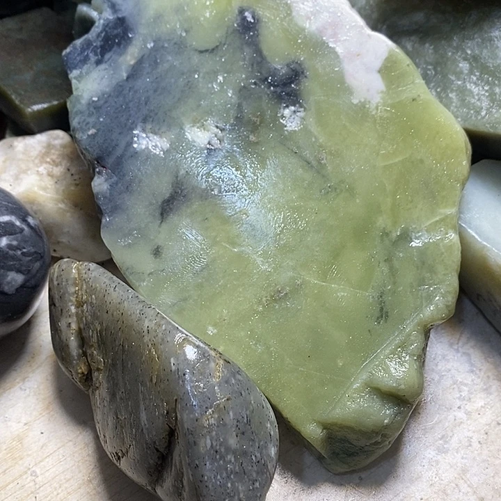 透闪石质玉珠宝半成品未镶嵌一**水