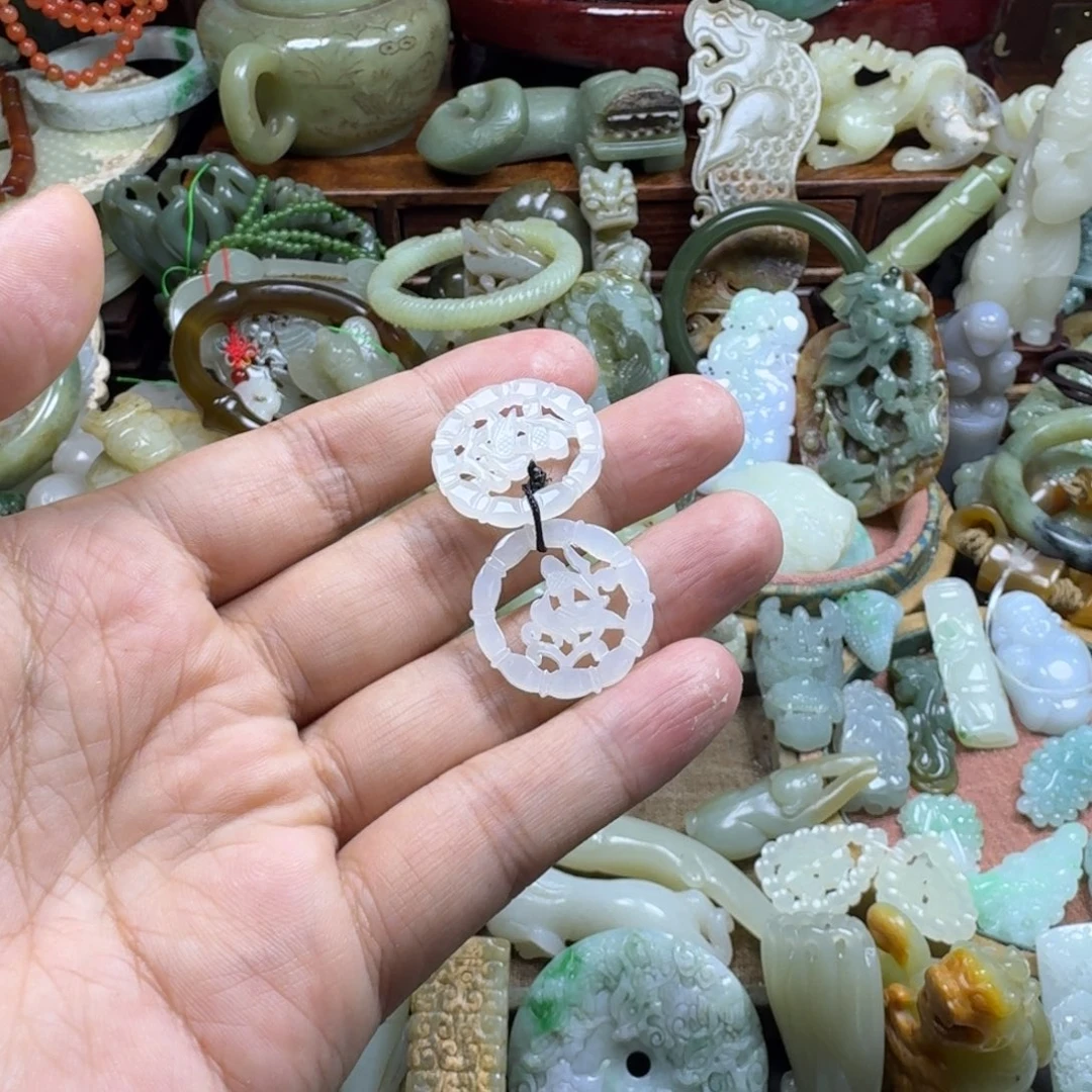 和田玉耳饰未镶嵌东****）