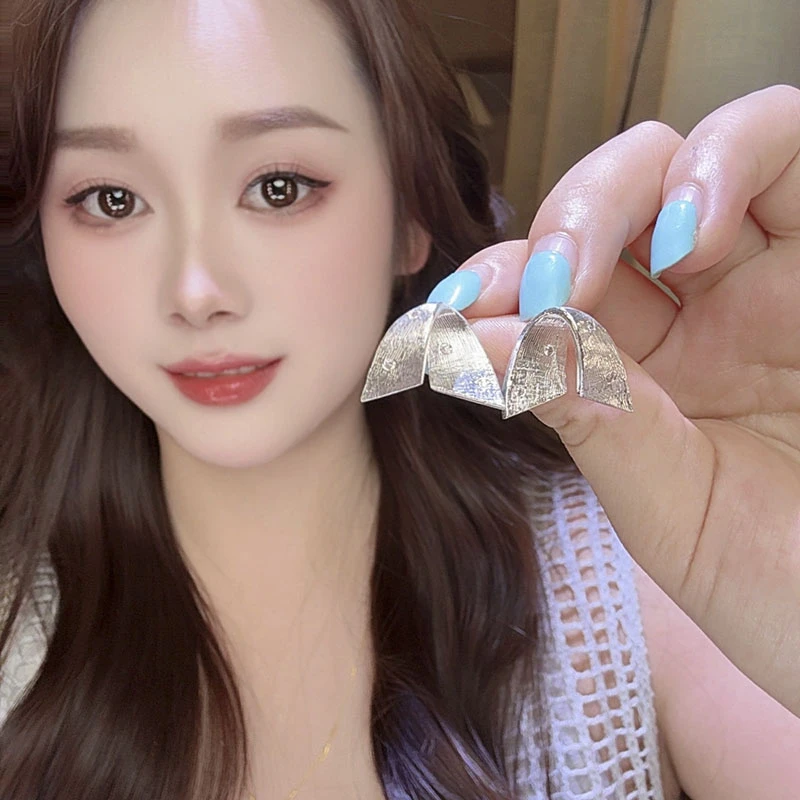 铜合金耳饰 银色拉丝鱼尾银针耳钉女气质小众百搭设计感耳环