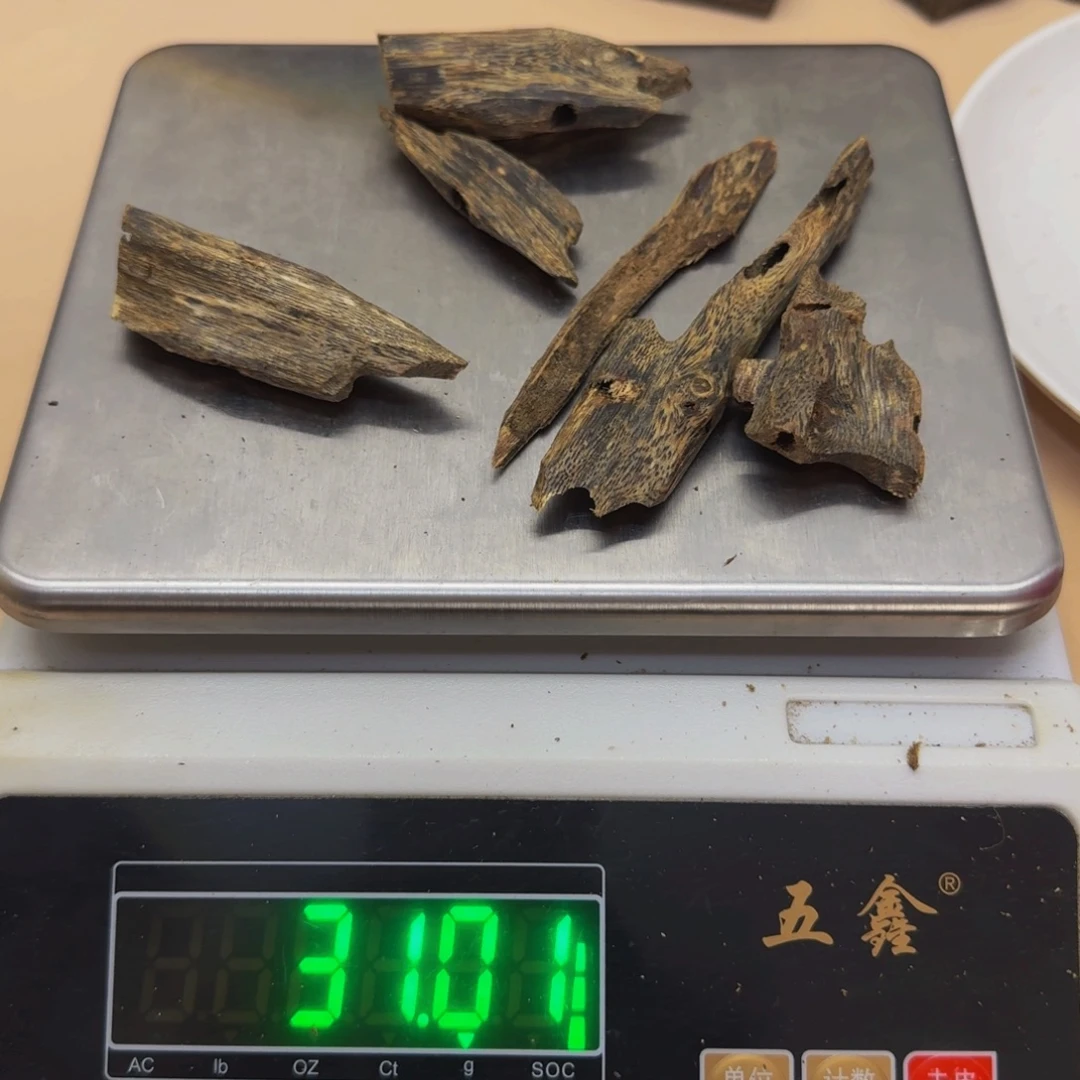 用***4沉香碎屑沉香紫罗兰虫漏31克