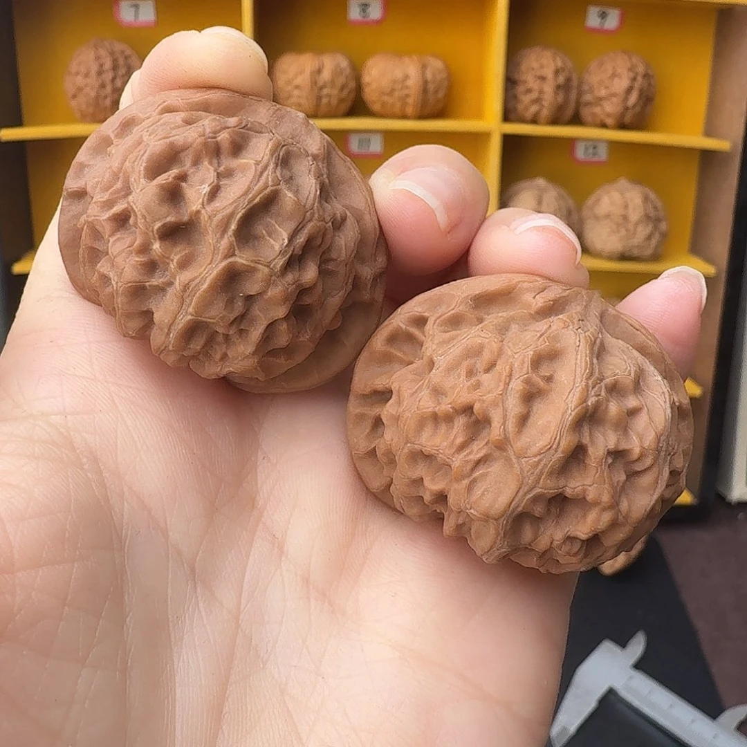 文玩核桃把件宫灯有黄