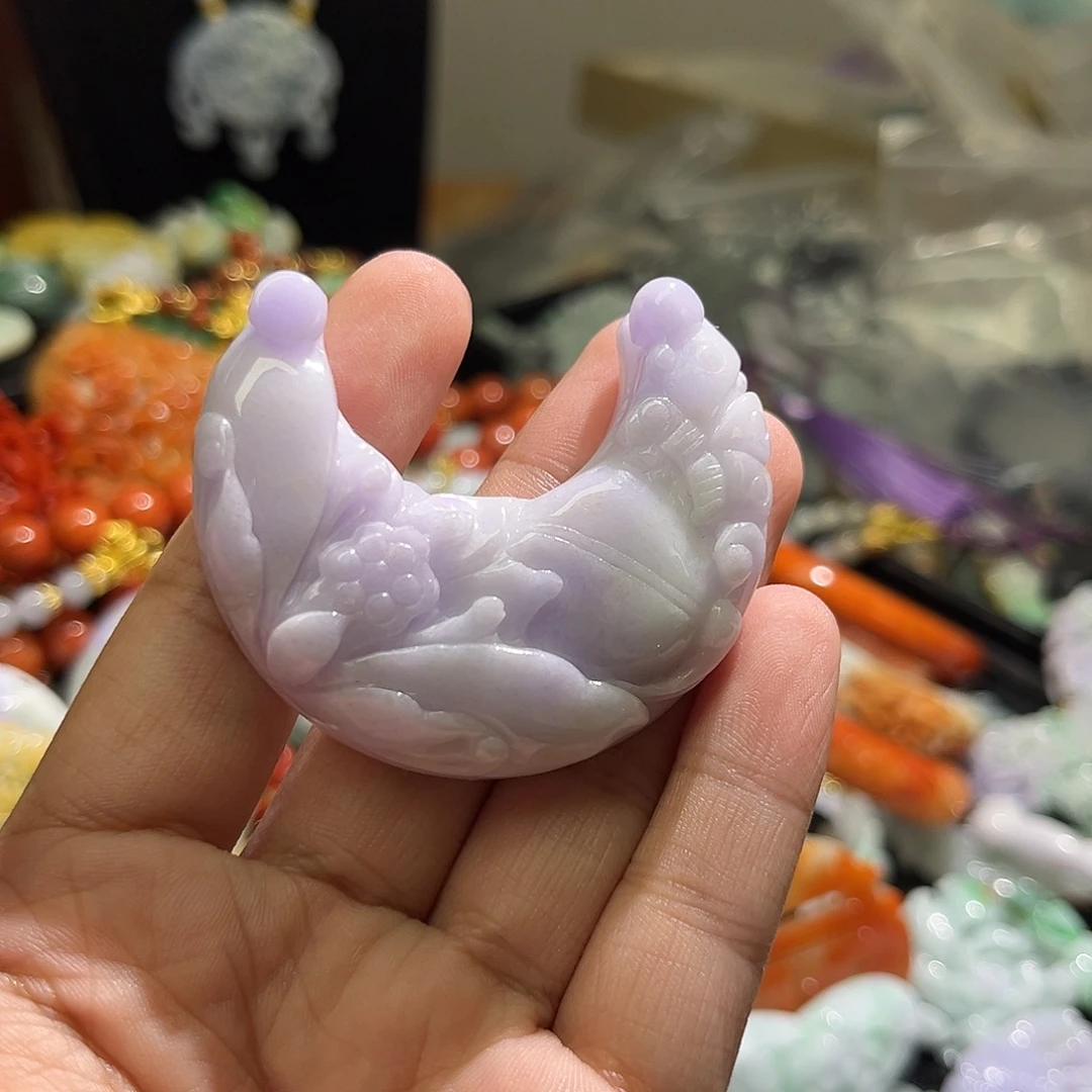 翡翠未镶嵌颈饰待编织