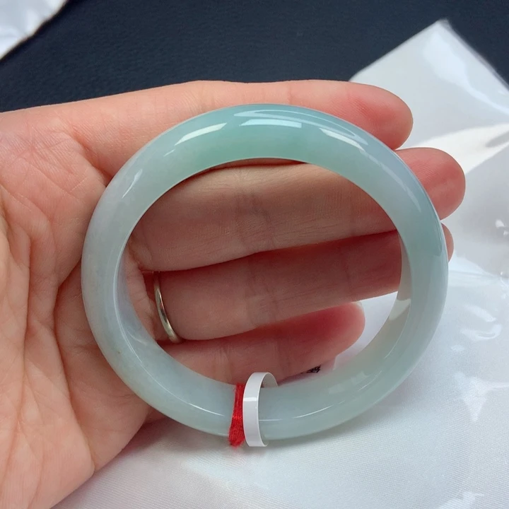 翡翠手镯未镶嵌53圈