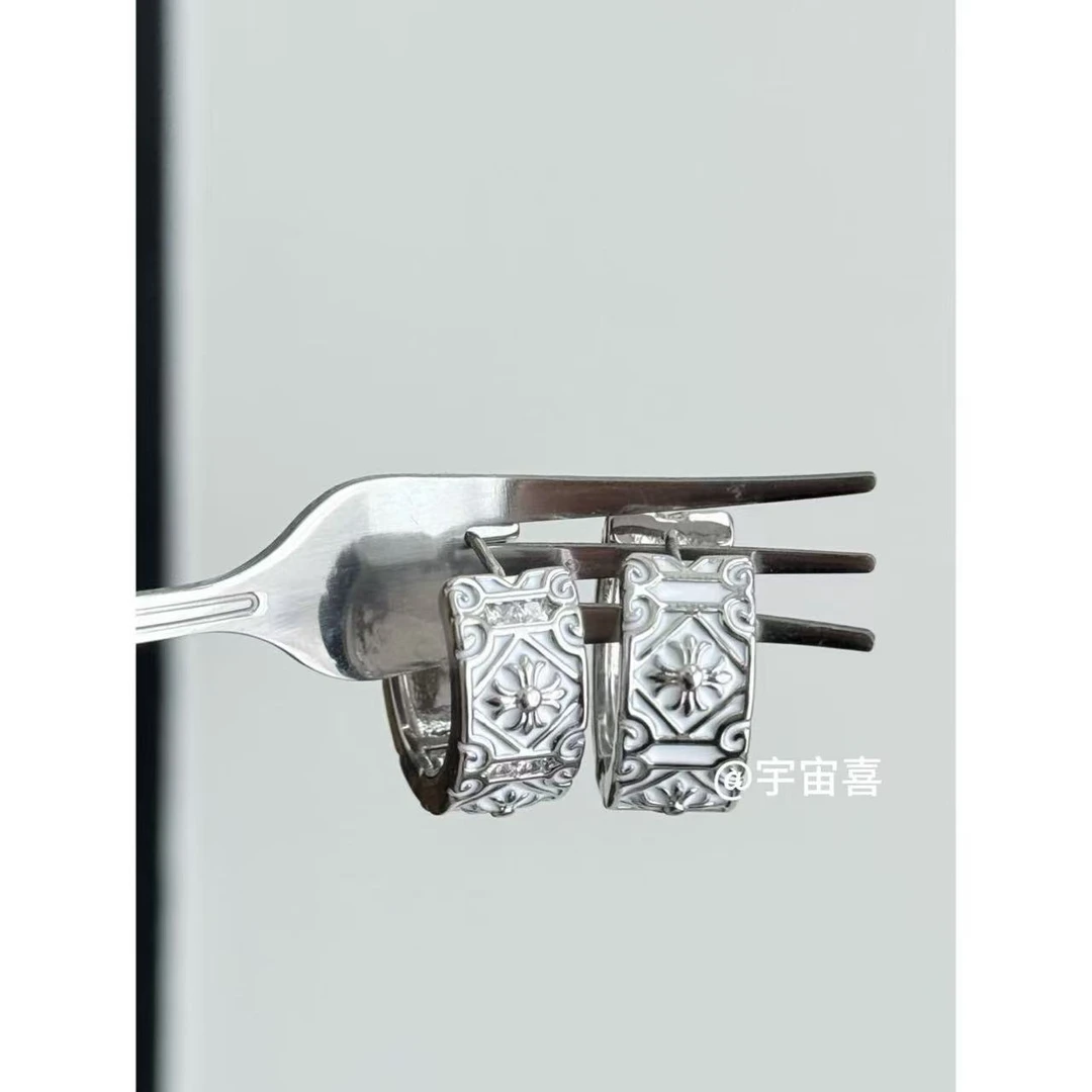 铜合金珐琅耳饰  E2-072【宽面珐琅白米子花正反双面白锆耳扣耳圈】