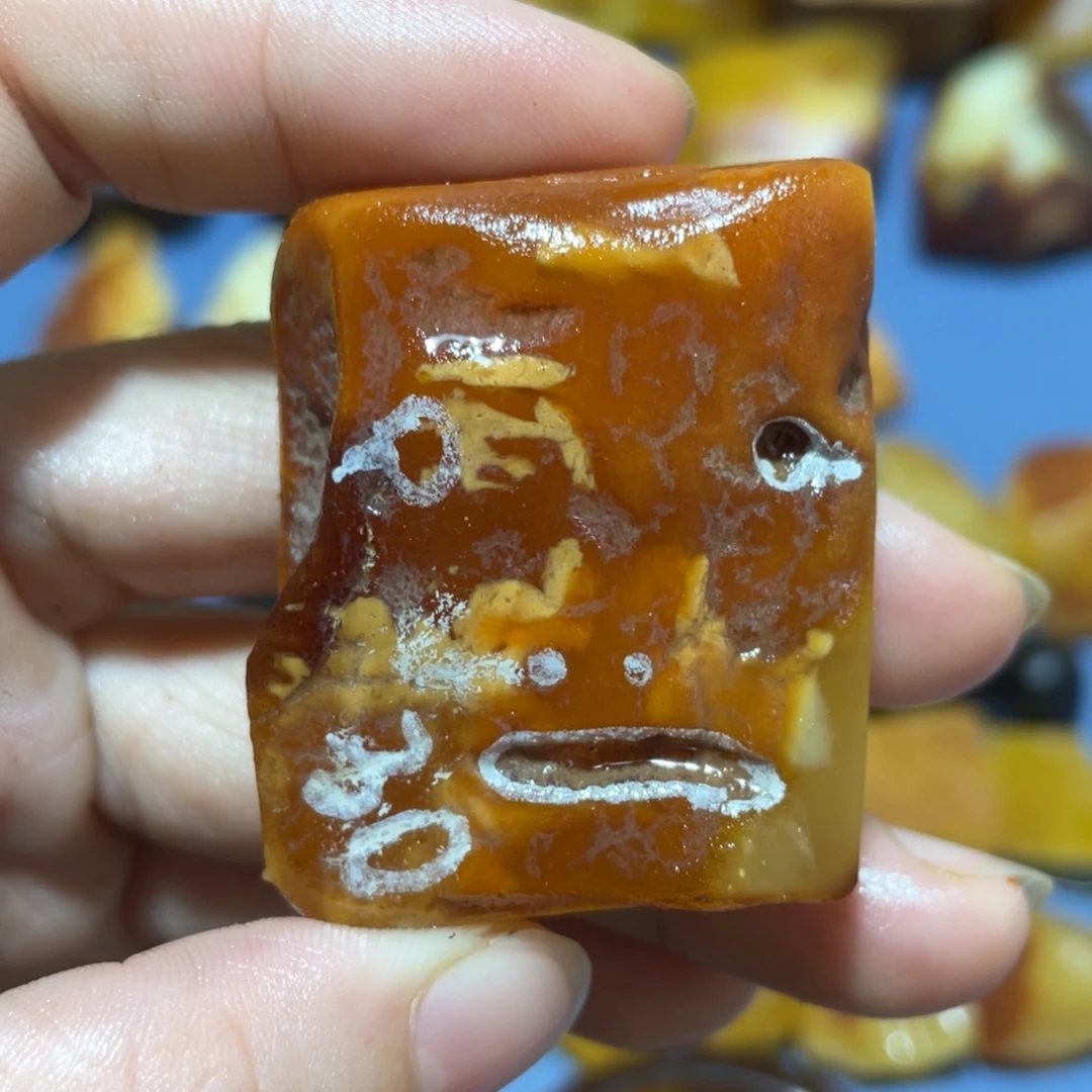 定制蜜蜡未镶嵌花蜡牌子