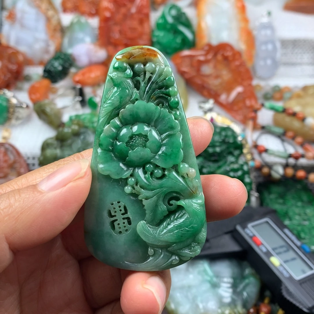 翡翠未镶嵌颈饰挂件