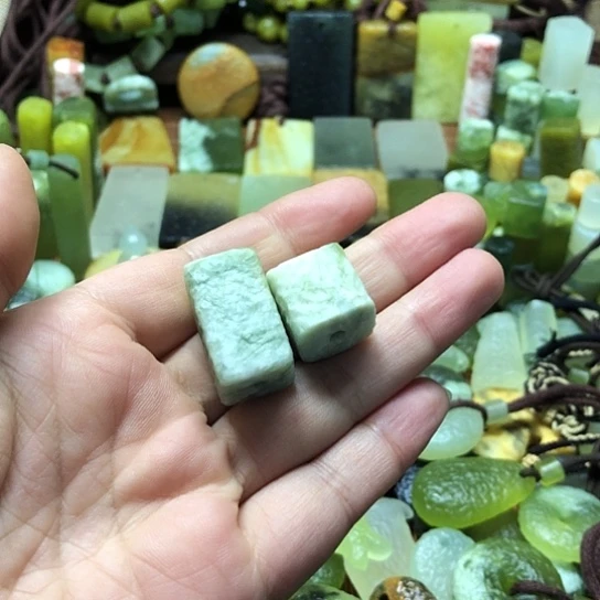 未镶嵌岫玉吊坠岫