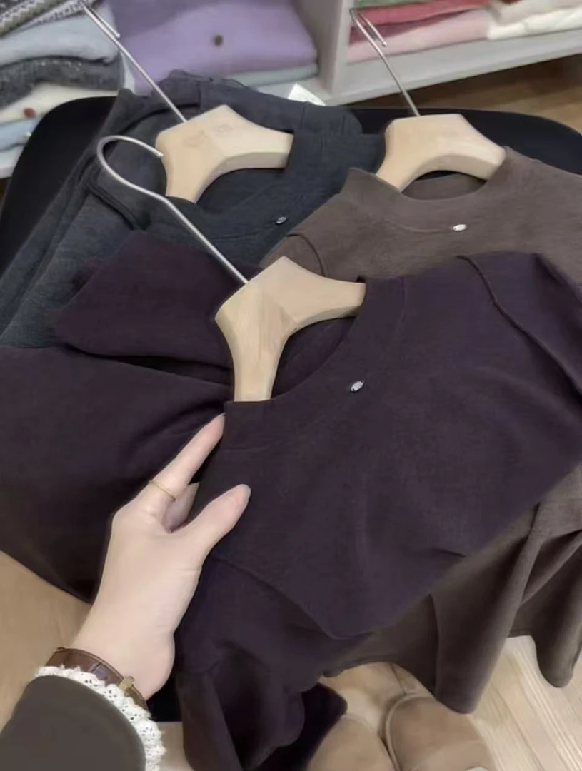 七言家巨好穿 # 立领银扣鱼骨果冻羊R蛋白高弹打底衫