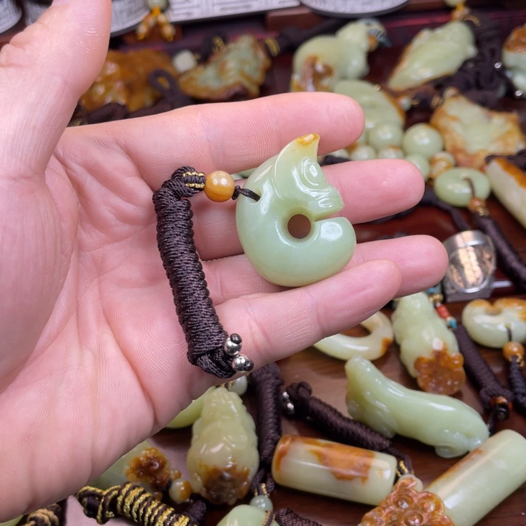 岫岩河磨玉（透闪石质玉）未镶嵌吊坠(不含链)