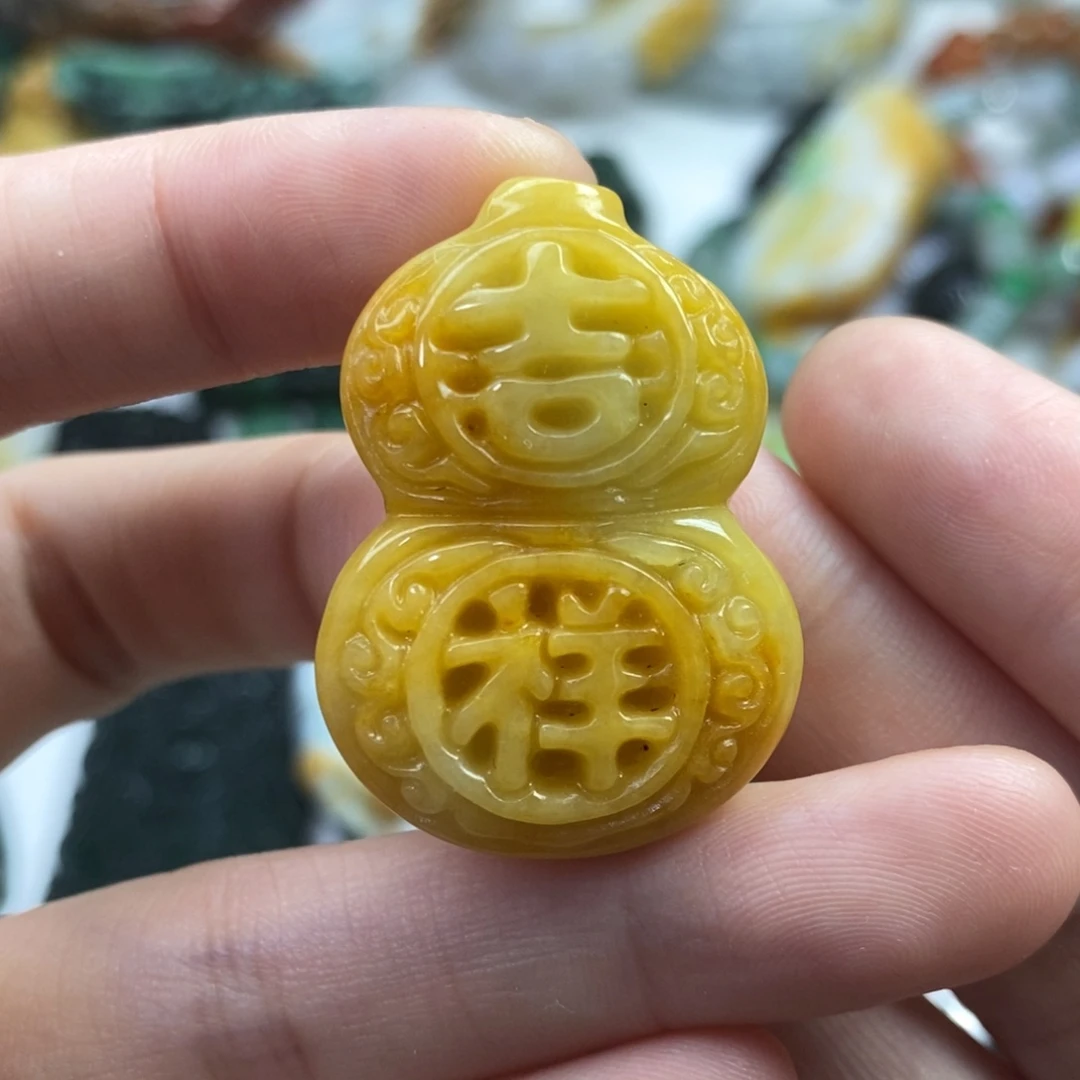 翡翠未镶嵌颈饰吉****乐
