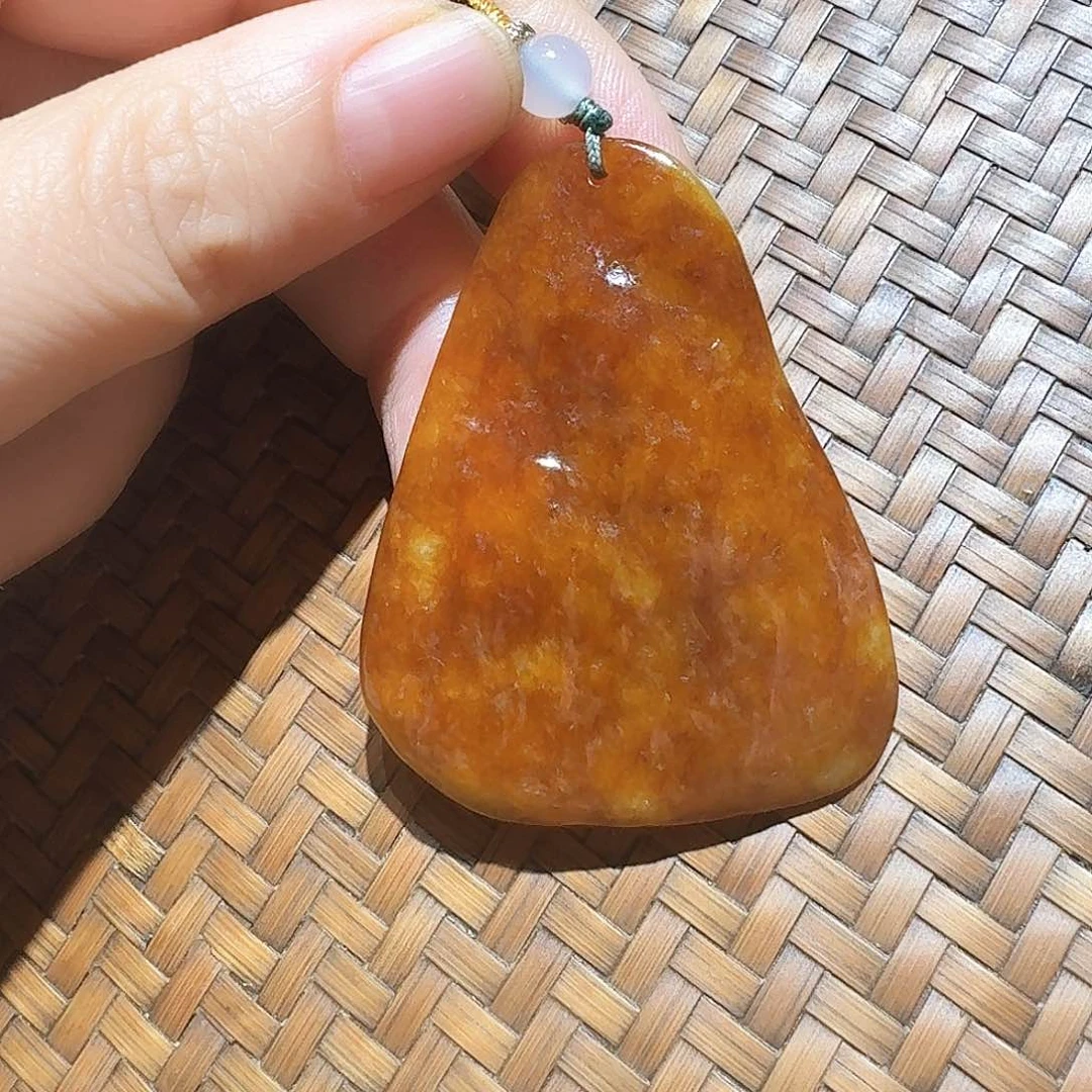 颈饰未镶嵌翡翠个性十足