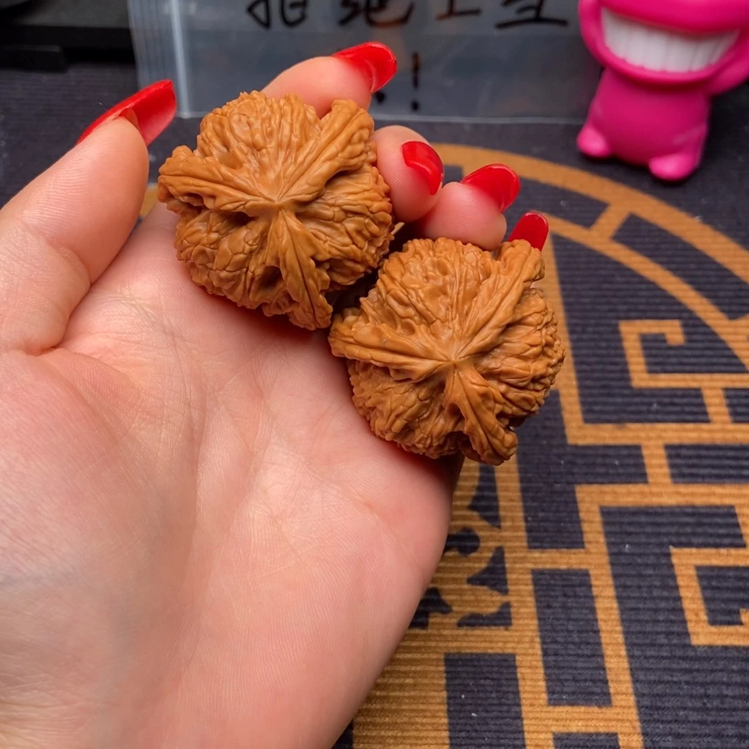 文玩核桃吊坠我****棒白狮