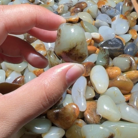 和田玉（糖玉）未镶嵌颈饰12.7克