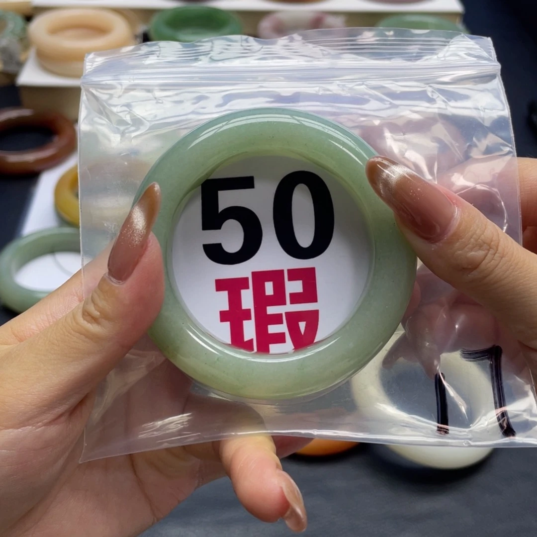 未镶嵌手镯石英质玉
