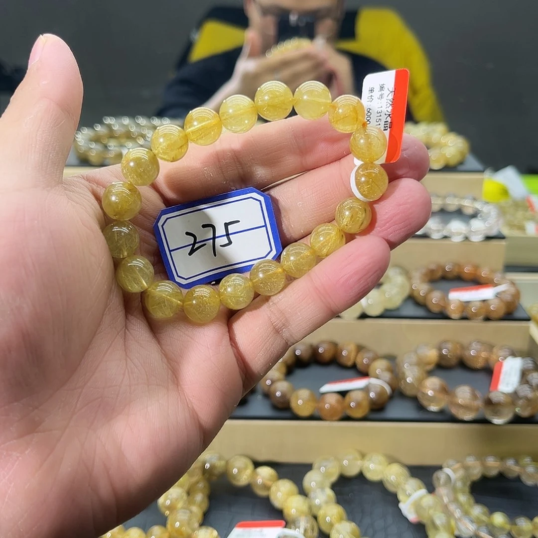水晶手链未镶嵌一***?晶莹剔透