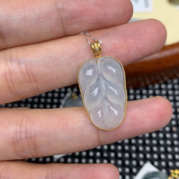 颈饰18K金镶嵌翡翠十*子