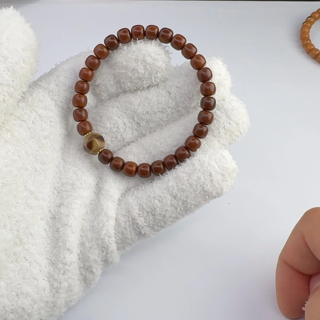 手串猴头核桃瑕疵