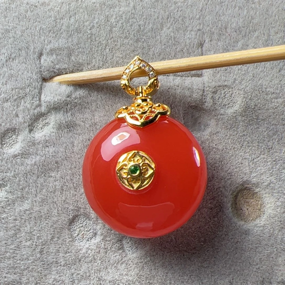 南红玛瑙18K金镶嵌平安扣吊坠