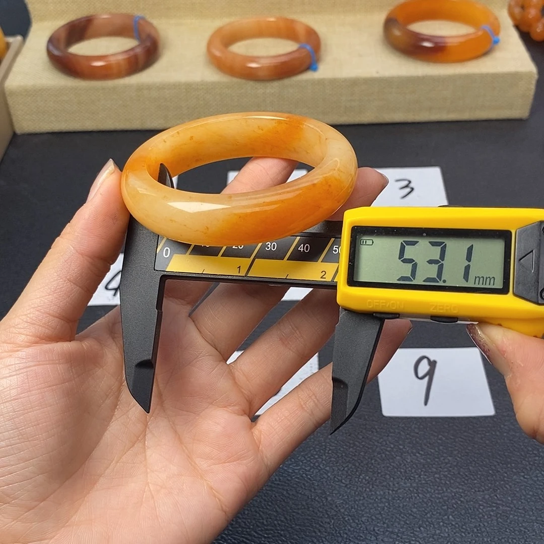 未镶嵌石英质玉（黄龙玉）手镯120号