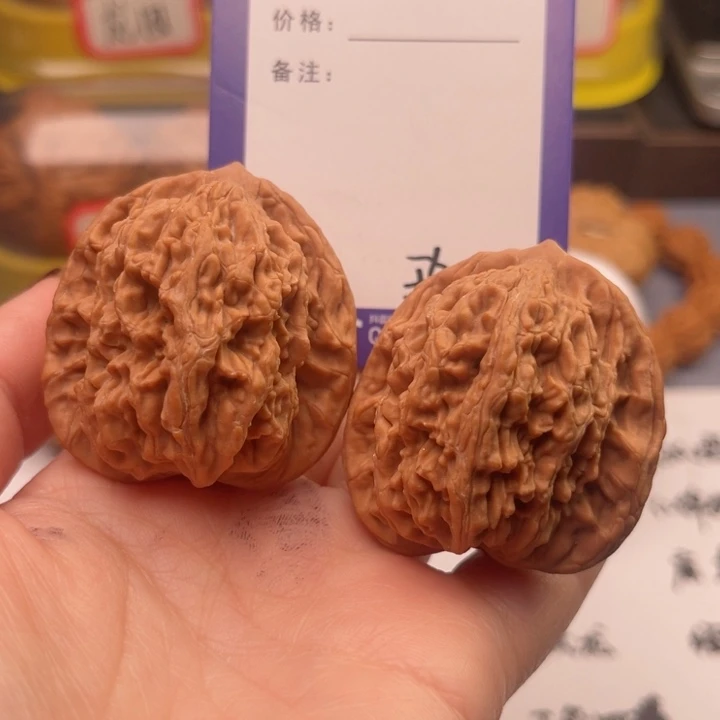 文玩核桃把件褐**生文玩核桃把件22