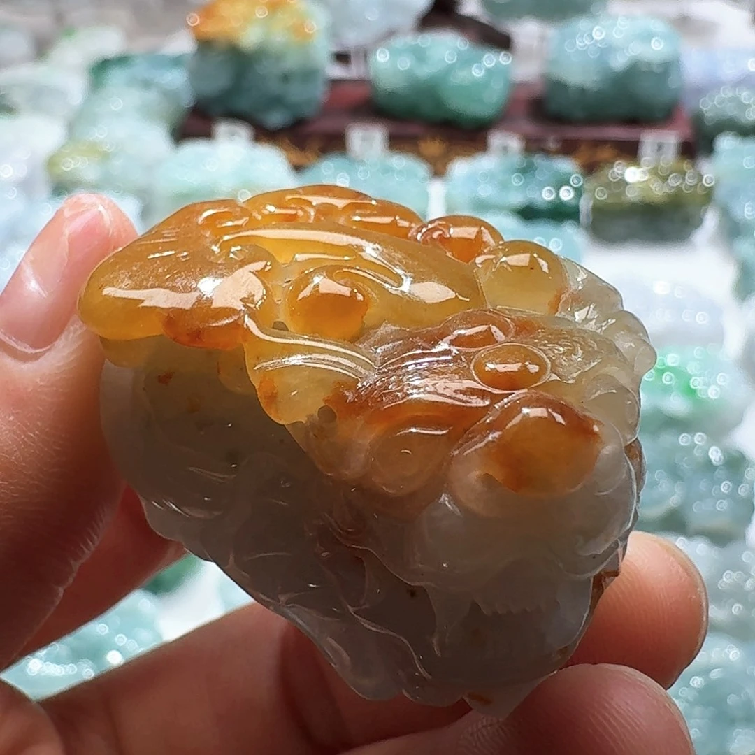 翡翠挂件未镶嵌龙**跃貔貅