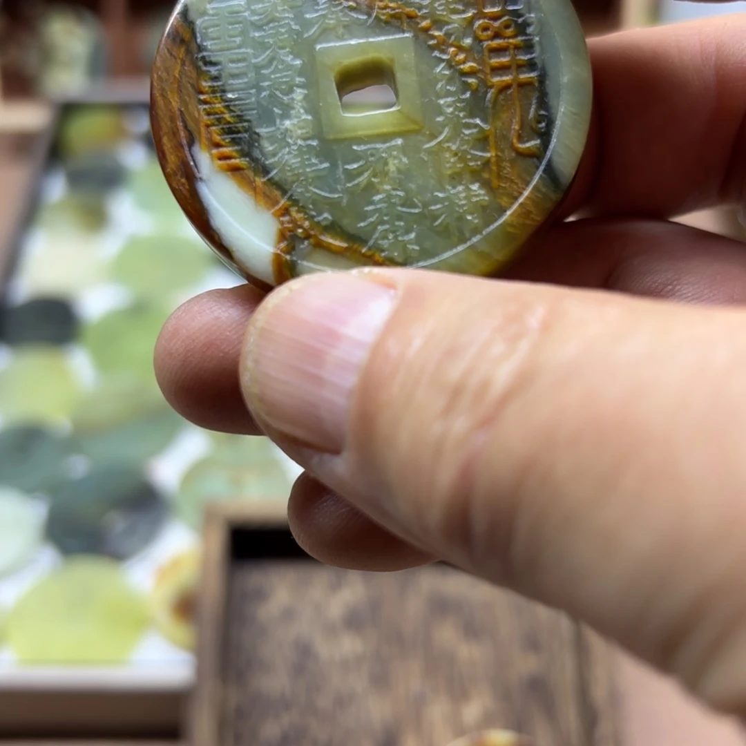 岫玉岫玉山鬼未镶嵌羊***哥