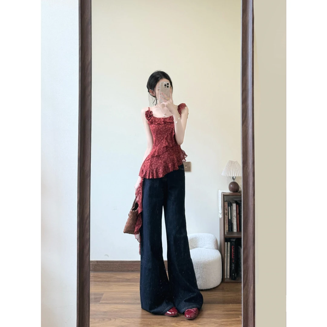 MARIE.COCO法式浪漫复古不规则红色碎花吊带飘带上衣牛仔裤两件套