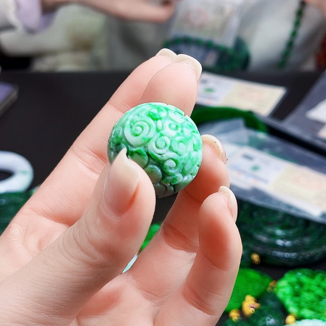 颈饰未镶嵌翡翠多样性