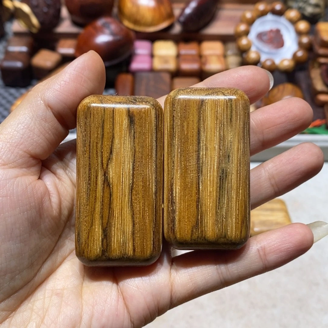 W****木花奇楠木块两个