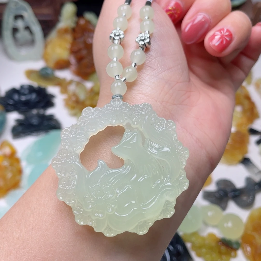 蛇纹石玉颈饰未镶嵌