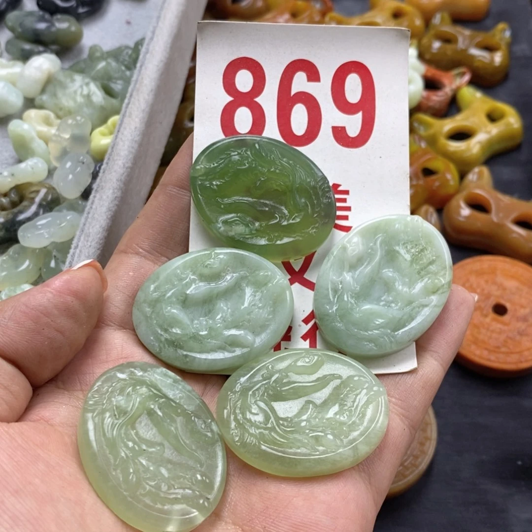 蛇纹石玉未镶嵌挂坠