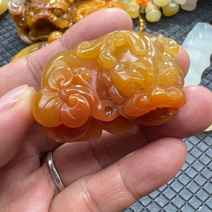 石英质玉（黄龙玉）颈饰未镶嵌