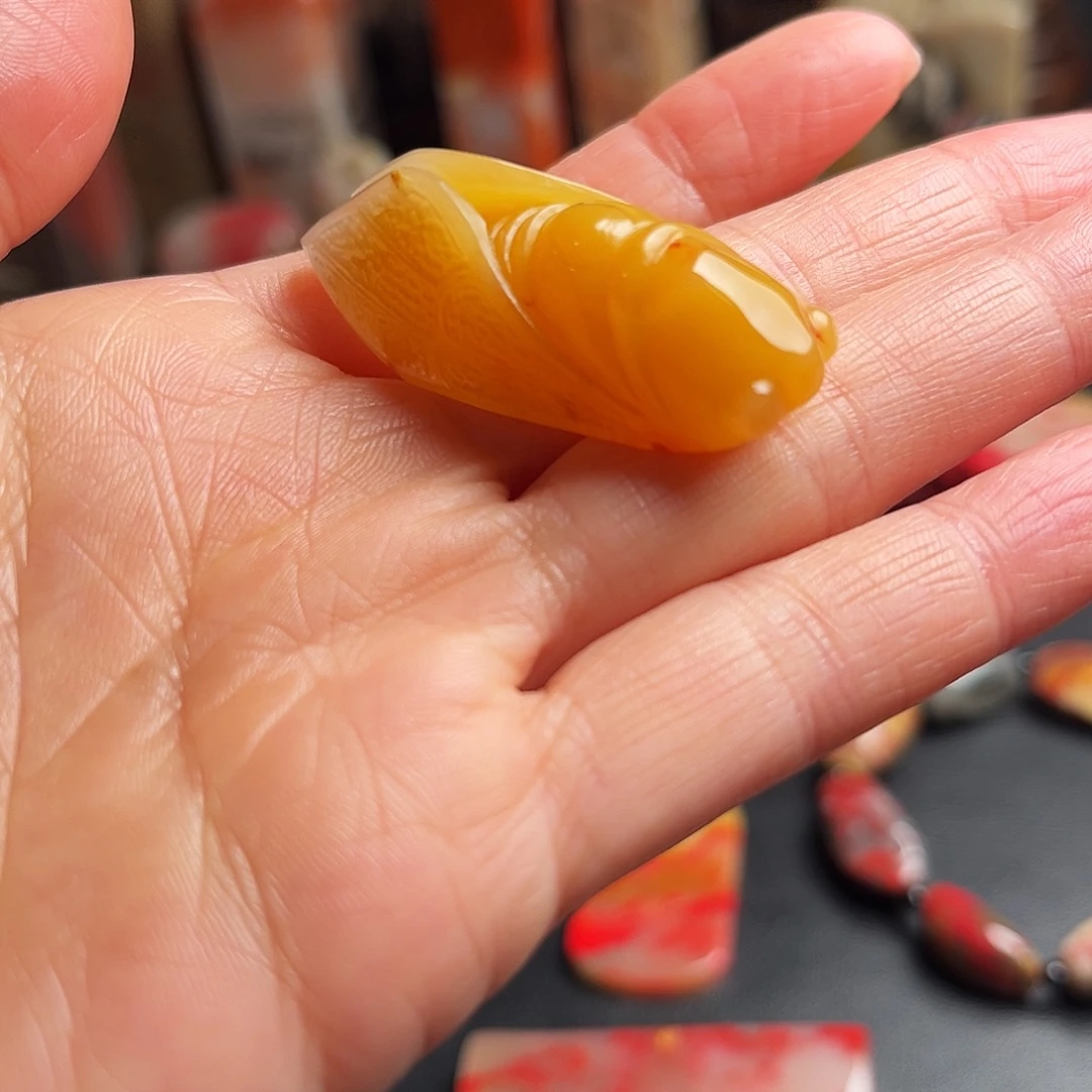 其他巴林石鸡血石挂件