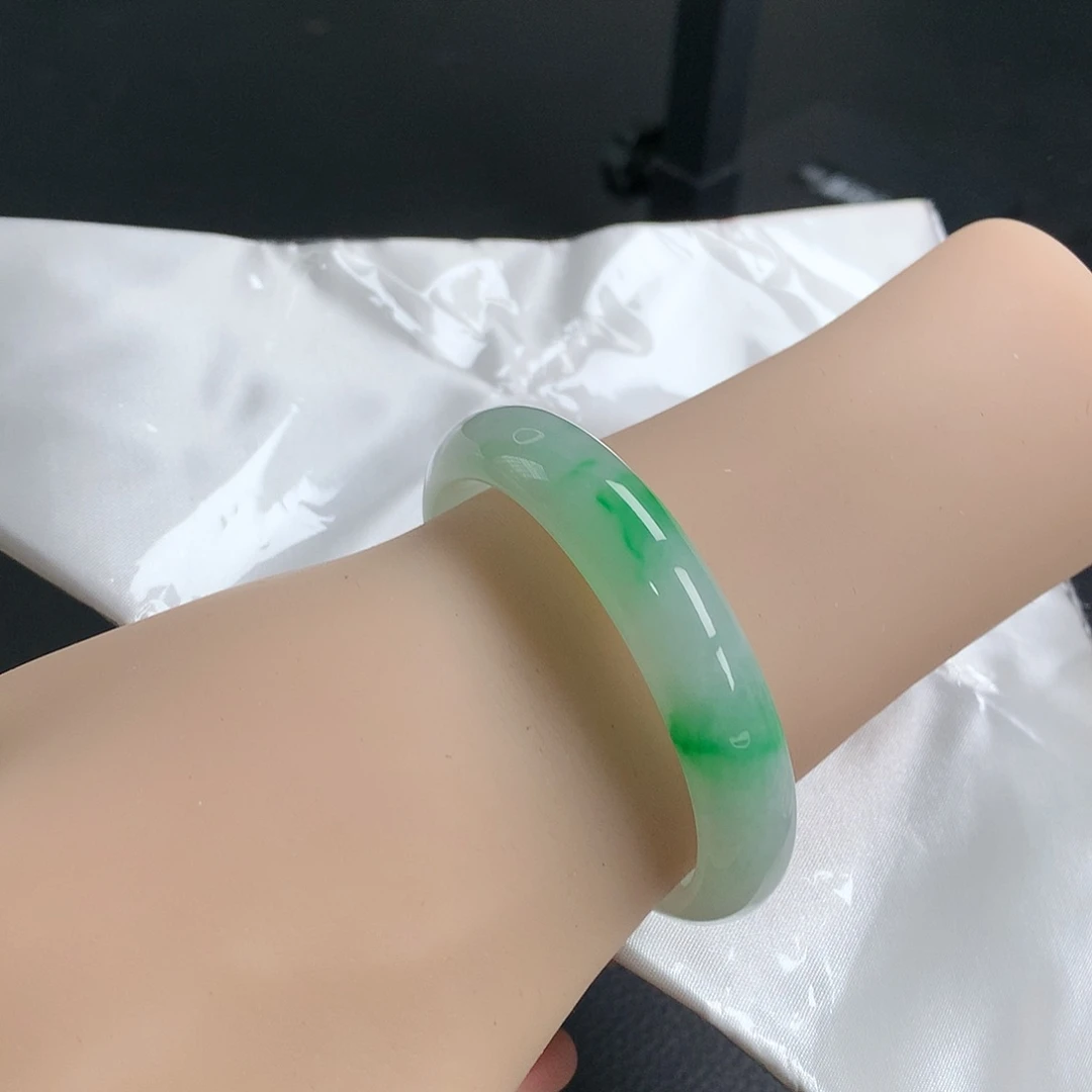 未镶嵌手镯（贵妃镯）翡翠天然a货翡翠