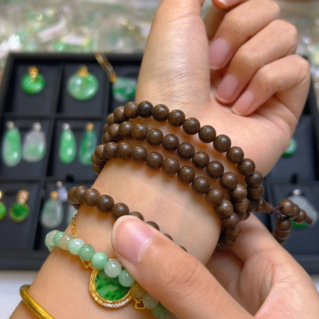 翡翠未镶嵌颈饰沉香