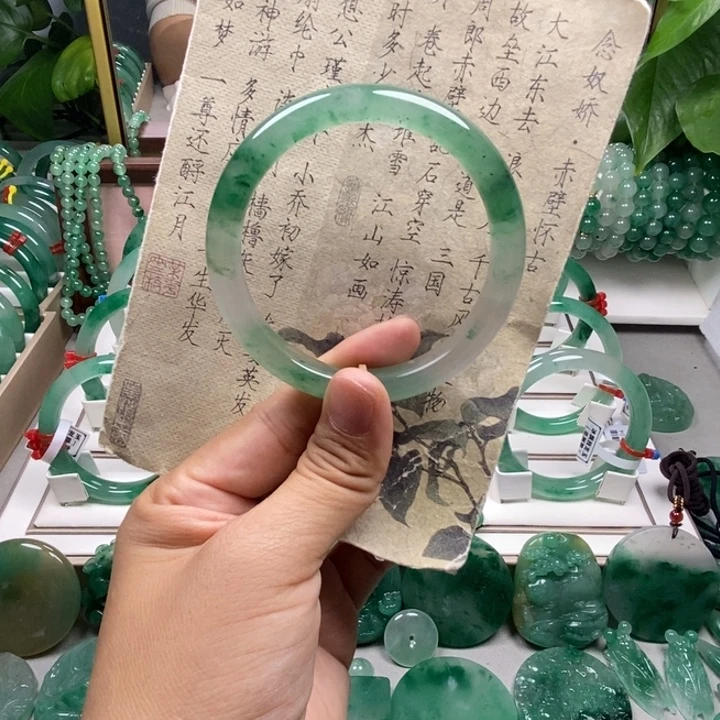 未镶嵌手镯石英质玉