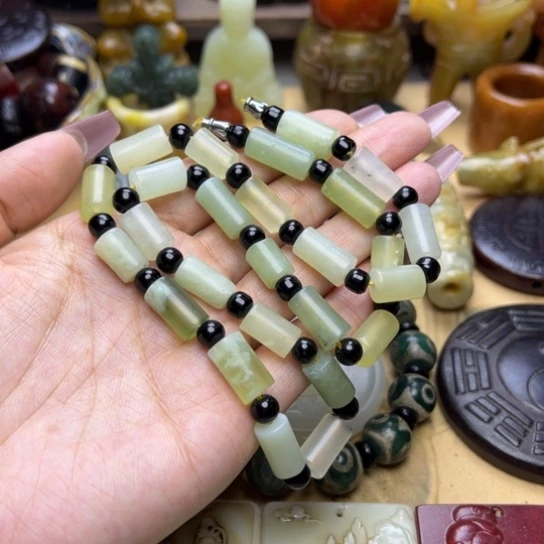 蛇纹石玉未镶嵌颈饰