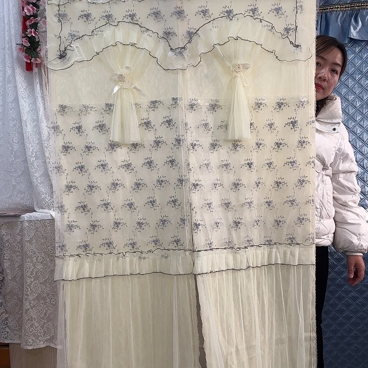 混纺灰黄色绣花90*180+杆