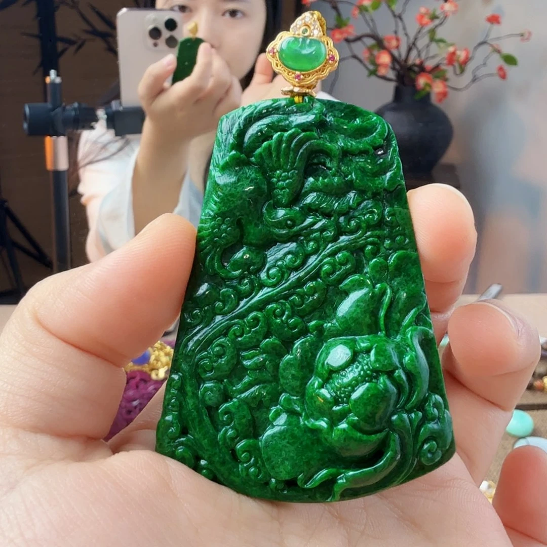 翡翠未镶嵌吊坠(赠链)
