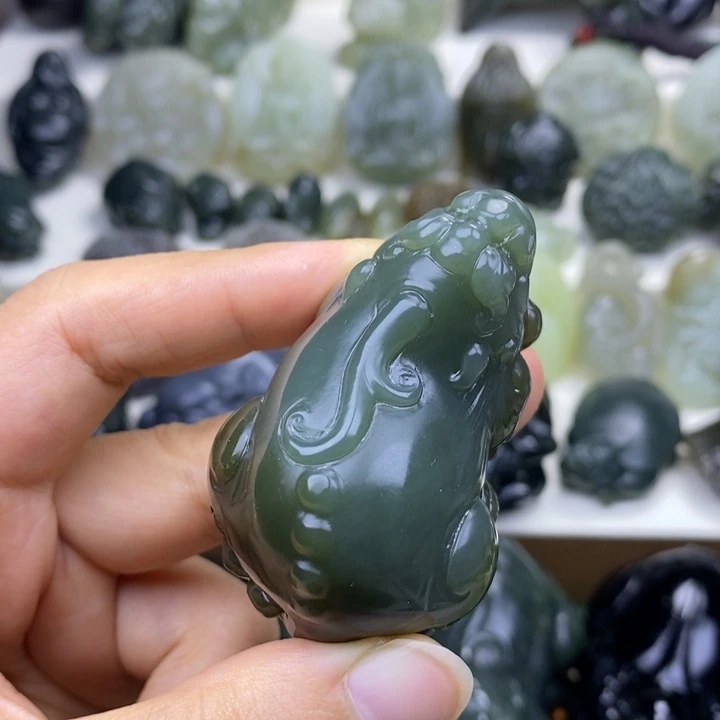 颈饰未镶嵌和田玉快***树